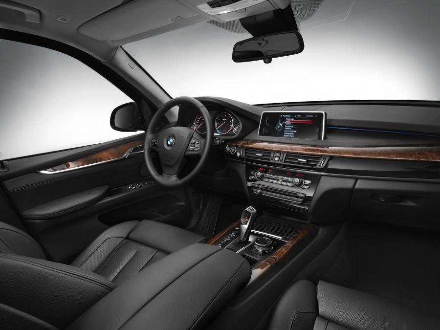 Интерьер BMW X5 Security Plus (F15) 2014 года  (фото 5 из 16)